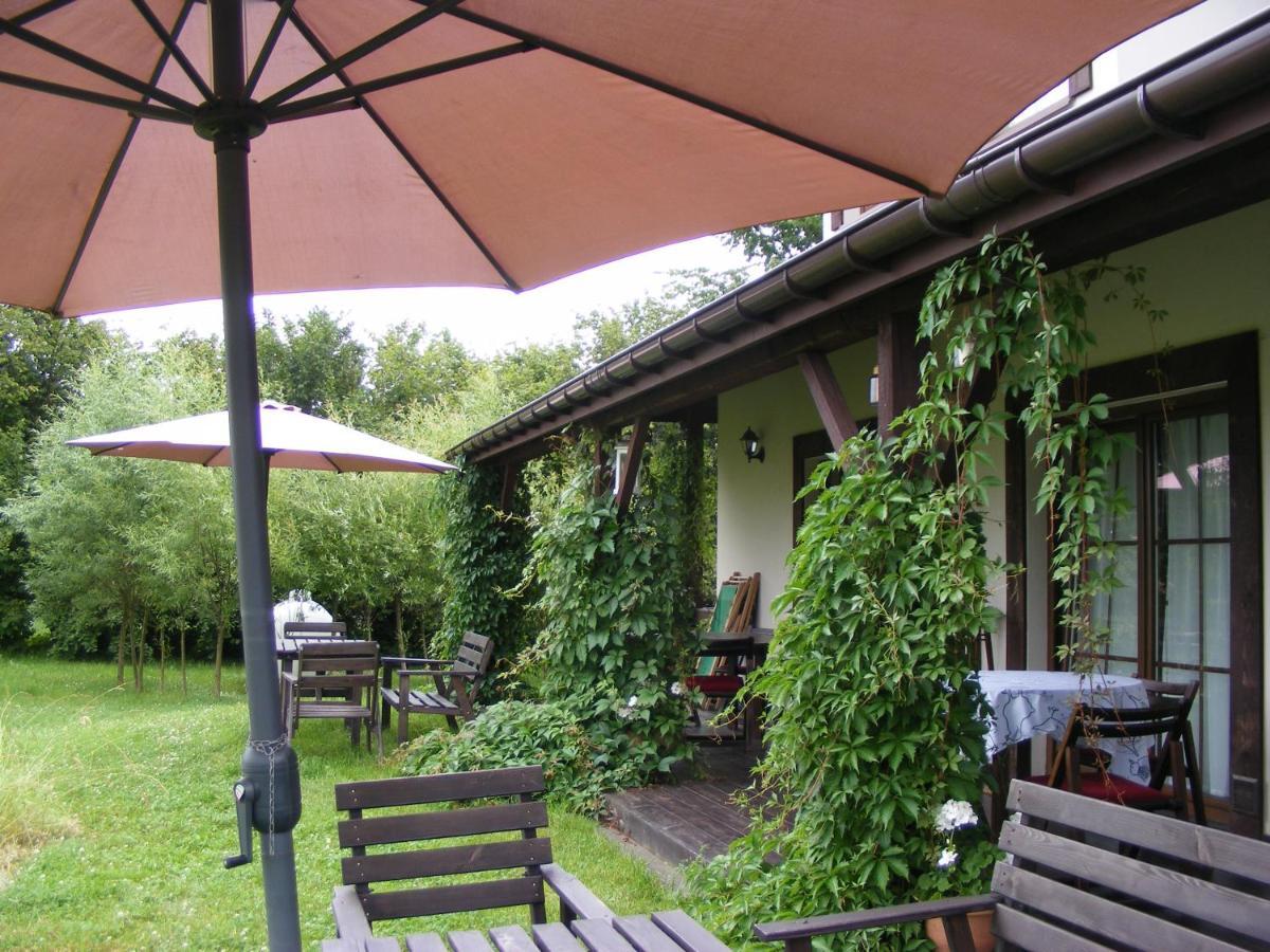 Dworek Lachowicze Grzegorzewice Exterior photo